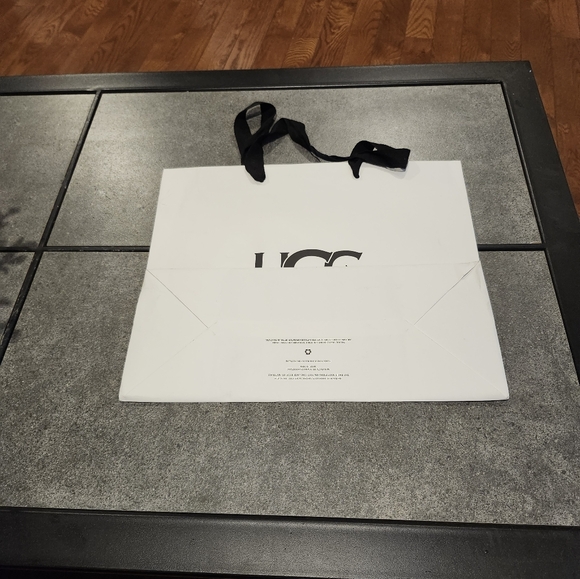 Ugg Gift Bag - Picture 2 of 5